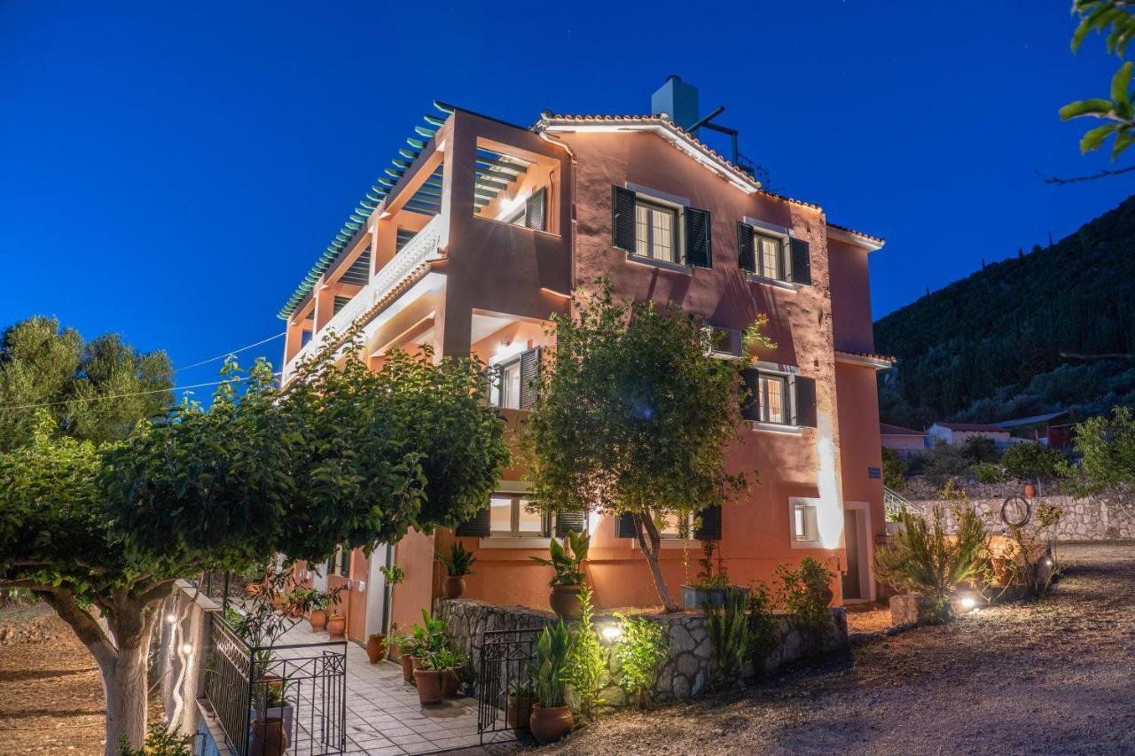 Appartement Pavlatos & *